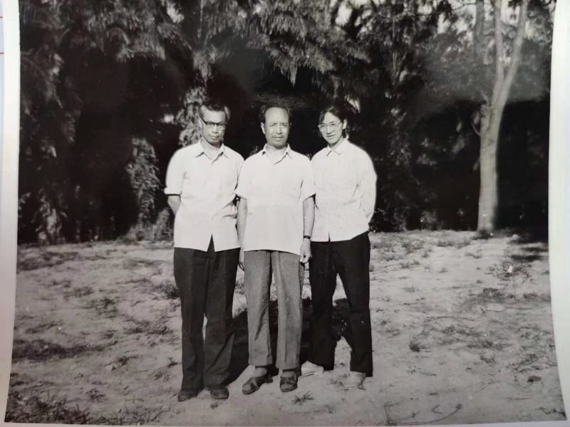 1980年4月，毛星、贾芝等在云南大观楼.jpg