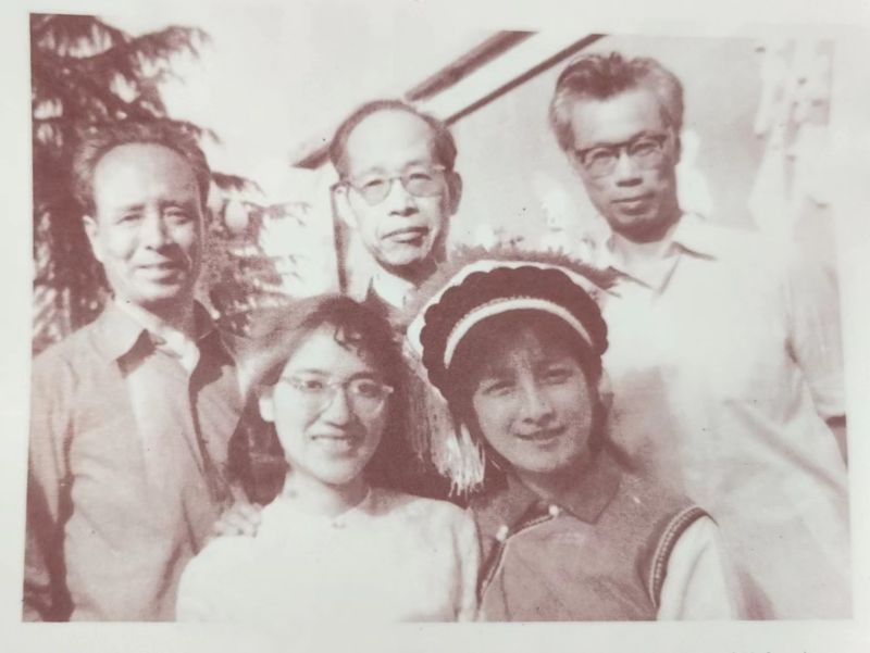 1980年，毛星、贾芝、刘魁立、贺学君等合影.jpg