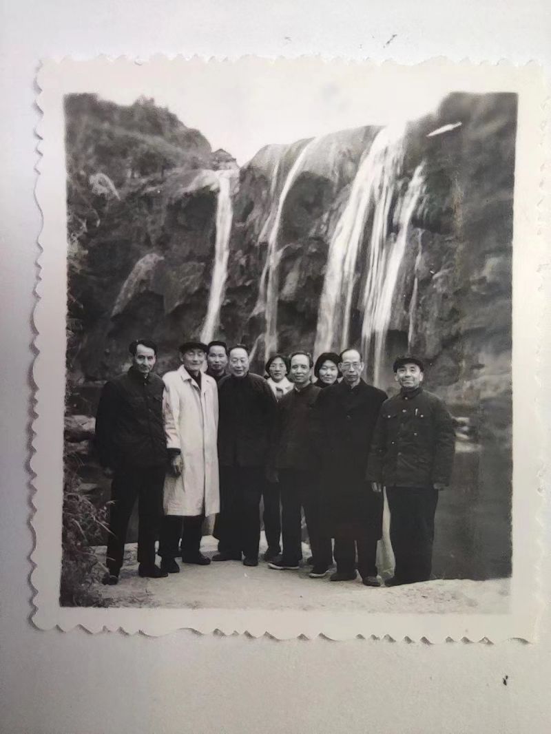 1979年2月，贾芝、毛星等在贵州考察调研.jpg